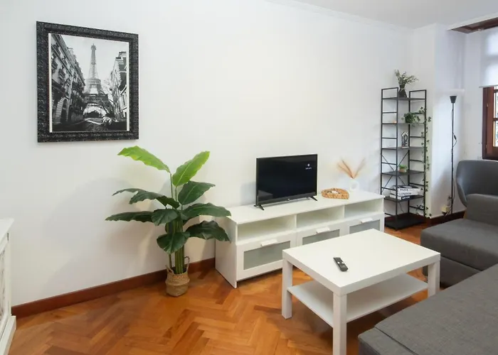 Ag Piso Valle Inclan En El Centro De Carballo