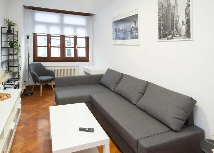 Ag Piso Valle Inclan En El Centro De Carballo